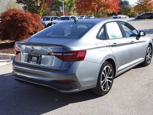 Used 2023 Volkswagen Jetta Sport image 3