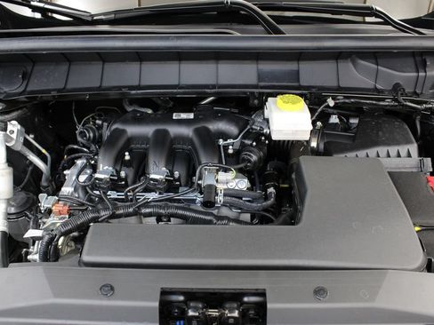 Used 2026 Nissan Pathfinder SV FWD image 31