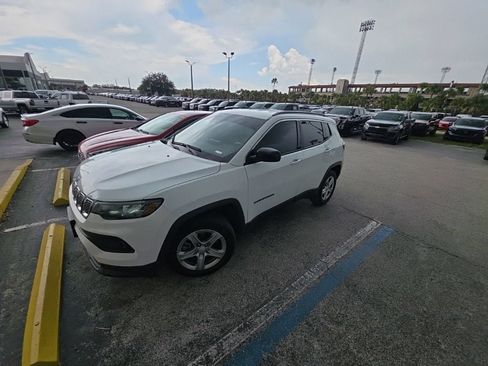 Used 2023 Jeep Compass Latitude AWD/4WD image 1