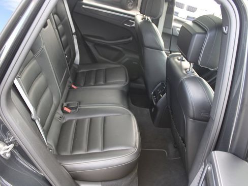 Used 2018 Porsche Macan GTS AWD/4WD image 12