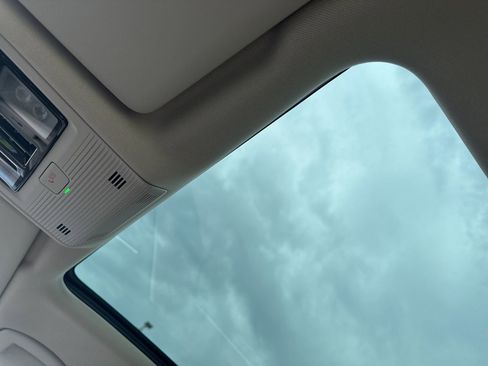 Certified 2024 Volkswagen Atlas SEL Premium R-Line image 32