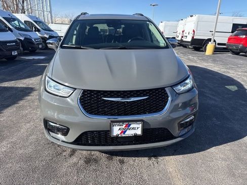 Used 2022 Chrysler Pacifica Limited image 15