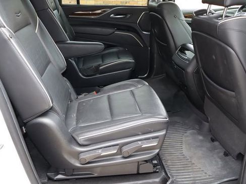 Used 2022 Cadillac Escalade ESV Premium Luxury AWD/4WD image 18