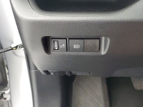 Used 2022 Toyota RAV4 XLE image 32