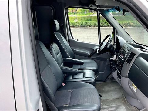 Used 2015 Mercedes-Benz Sprinter 2500 image 12