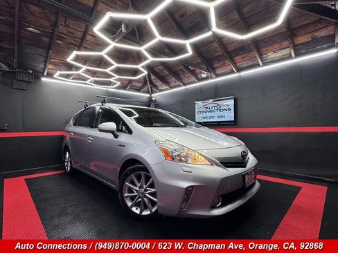 Used 2014 Toyota Prius V Five FWD image 1