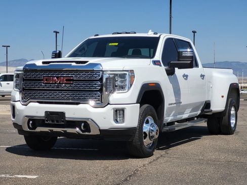 Used 2022 GMC Sierra 3500 Denali w/ Denali Ultimate Package AWD/4WD image 4
