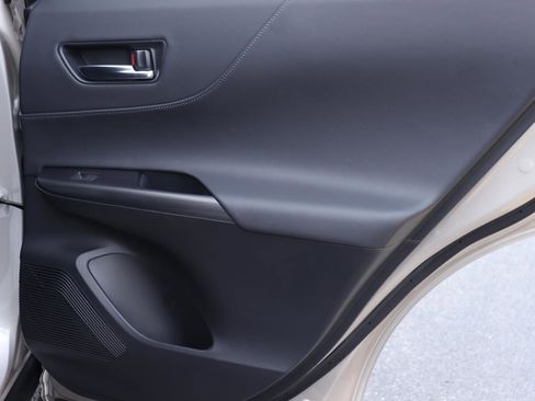 Used 2021 Toyota Venza Limited image 21