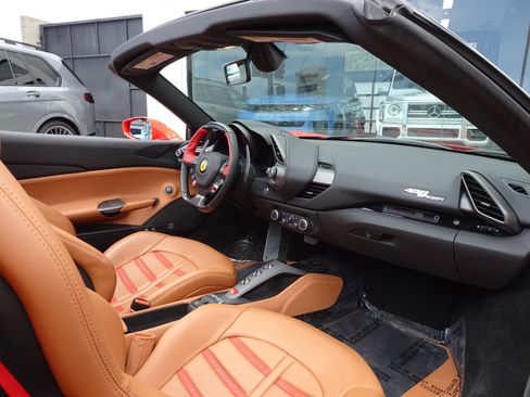 Used 2019 Ferrari 488 Spider RWD image 19