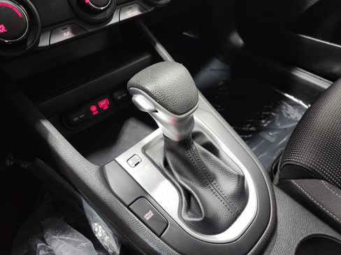 Used 2020 Kia Forte LXS FWD image 28