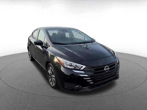 Used 2025 Nissan Versa SV FWD image 3