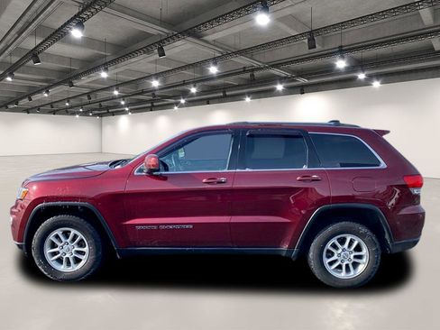 Used 2019 Jeep Grand Cherokee Laredo image 4