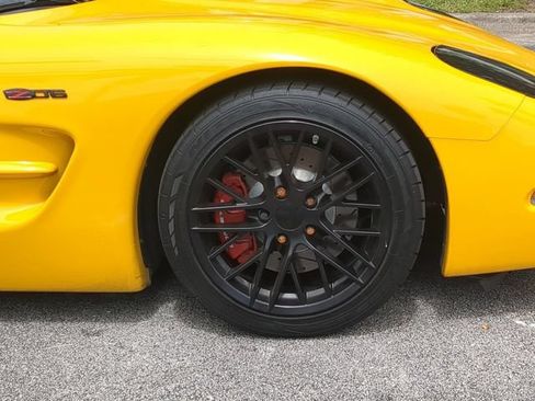 Used 2001 Chevrolet Corvette Z06 w/ Memory Pkg RWD image 11