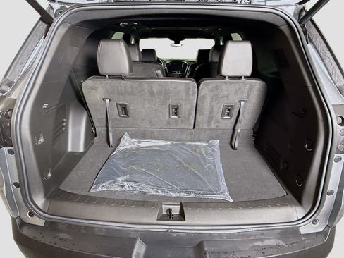 Used 2023 Chevrolet Traverse RS AWD/4WD image 27