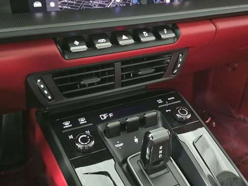 Certified 2025 Porsche 911 Carrera 4 GTS AWD/4WD image 19