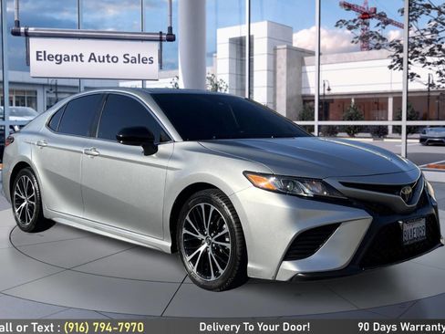Used 2019 Toyota Camry SE FWD image 3