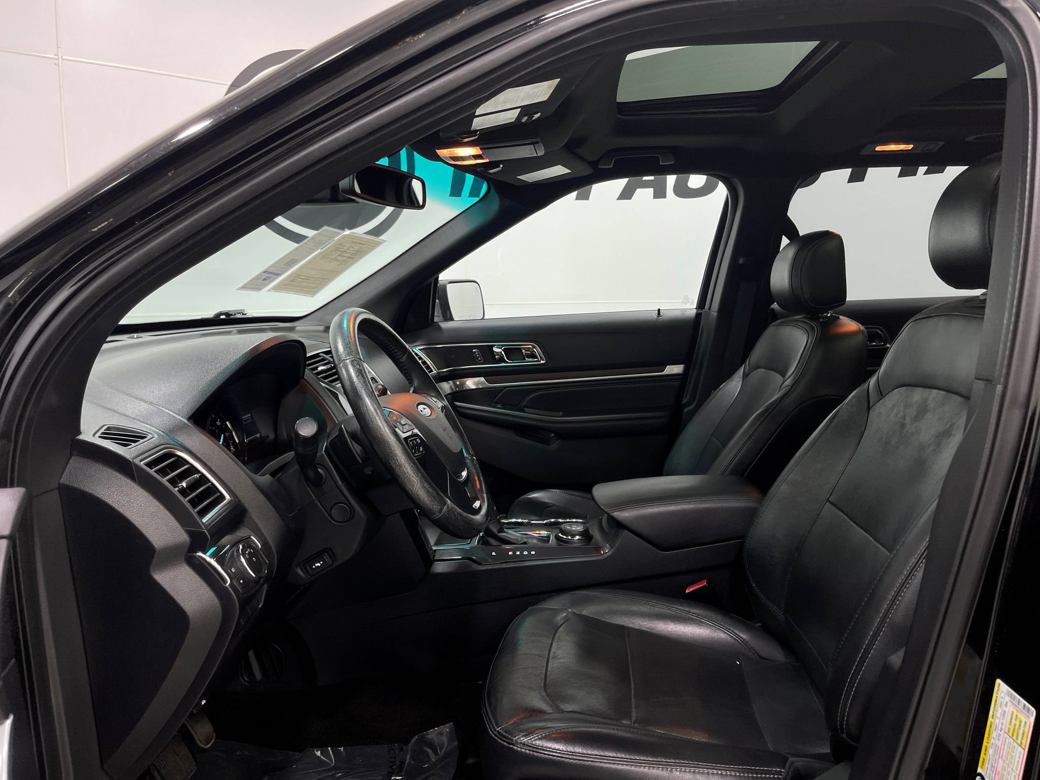 Used 2016 Ford Explorer Limited w/ Equipment Group 301A AWD/4WD image 13