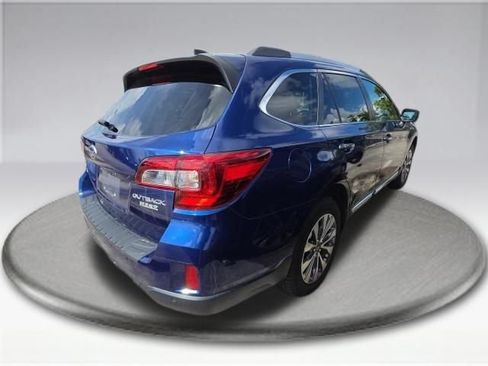 Used 2017 Subaru Outback 2.5i Touring AWD/4WD image 5