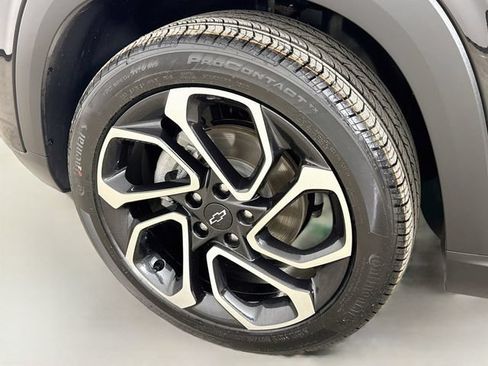 Used 2025 Chevrolet Trax RS w/ Sunroof Package FWD image 31