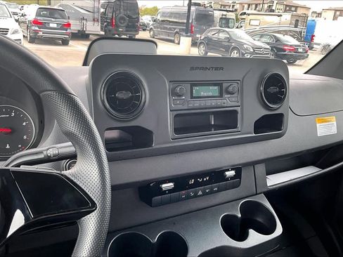 Used 2025 Mercedes-Benz Sprinter 2500 image 6