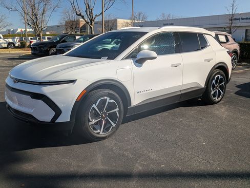 New 2026 Chevrolet Equinox EV LT image 2