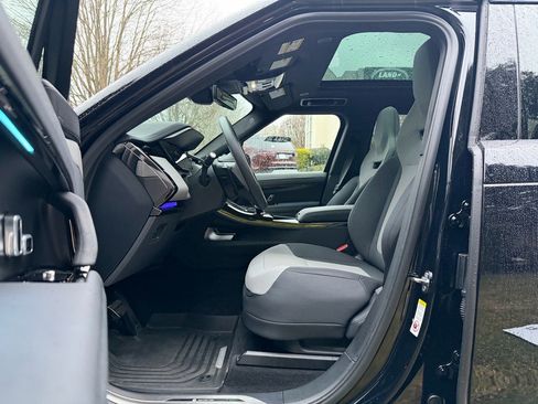 Used 2025 Land Rover Range Rover Sport SV Edition Two image 11