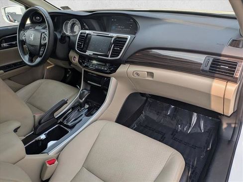 Used 2016 Honda Accord Touring image 23