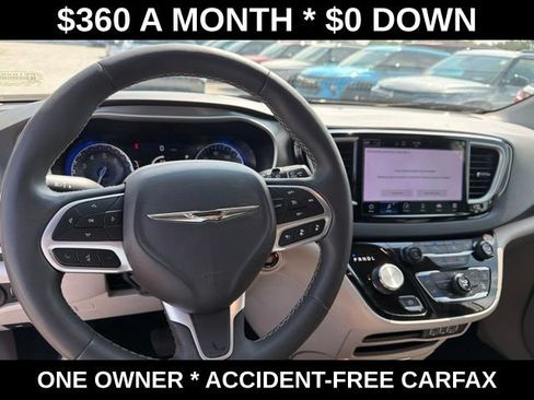 Used 2023 Chrysler Pacifica Touring-L FWD image 32
