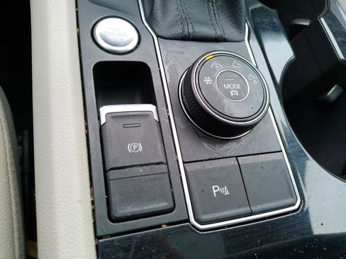 Used 2018 Volkswagen Atlas SEL AWD/4WD image 13
