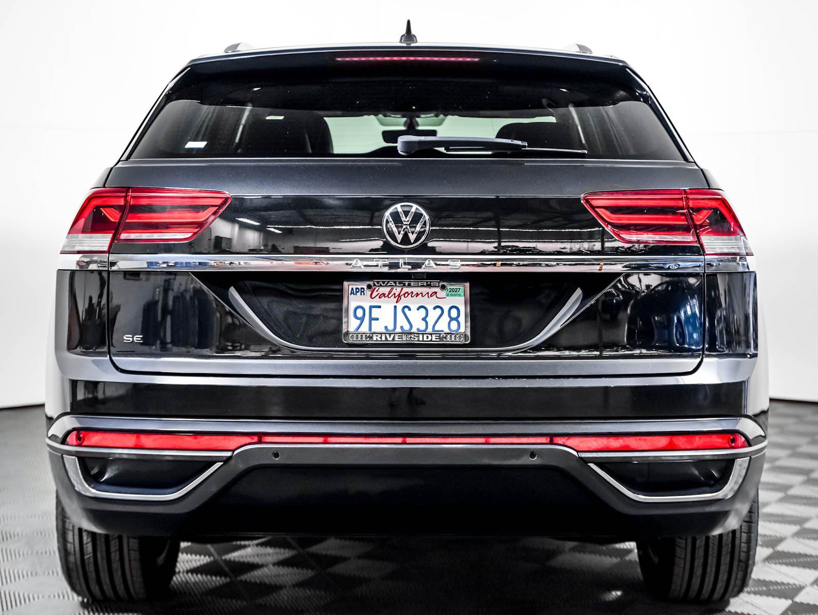 Used 2023 Volkswagen Atlas Cross Sport SE w/ Panoramic Sunroof Package FWD image 7
