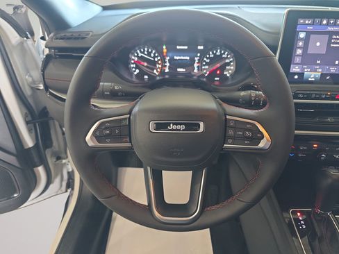 Used 2026 Jeep Compass Trailhawk AWD/4WD image 14