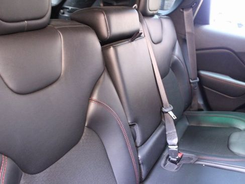 Used 2019 Jeep Cherokee Trailhawk w/ Cold Weather Group image 14