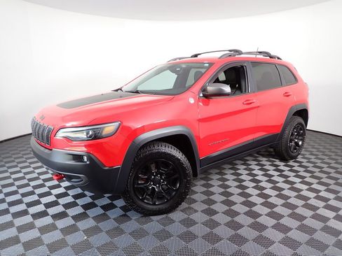 Used 2019 Jeep Cherokee Trailhawk w/ Comfort/Convenience Group AWD/4WD image 10