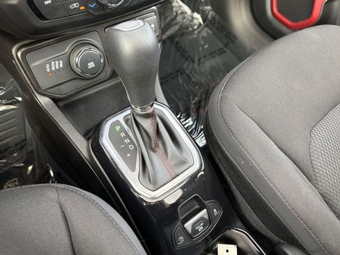 Used 2022 Jeep Renegade Latitude w/ Sun/Sound Group image 27