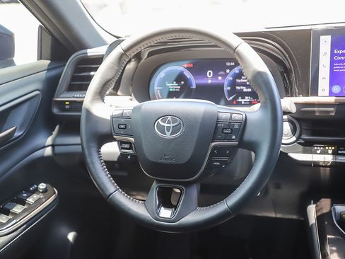 Certified 2025 Toyota Crown AWD/4WD image 15