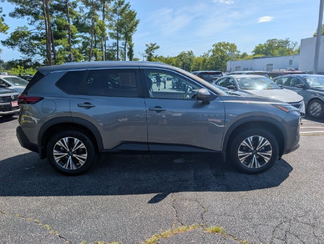 Used 2023 Nissan Rogue SV w/ SV Premium B Package FWD image 2