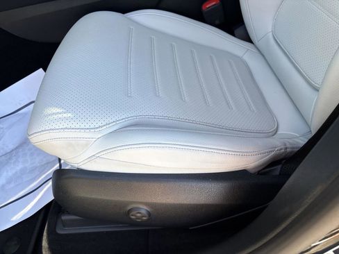 Used 2024 Mercedes-Benz GLC 300 image 13