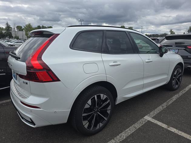 Used 2026 Volvo XC60 B5 Plus AWD/4WD image 2