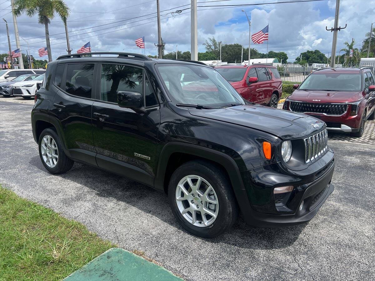 Used 2021 Jeep Renegade Latitude FWD image 4