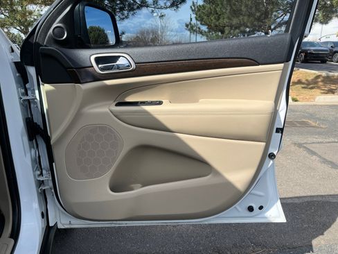 Used 2015 Jeep Grand Cherokee Laredo w/ Quick Order Package 23E image 16