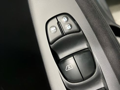 Used 2015 Nissan Leaf S image 30