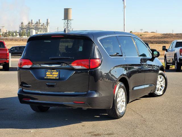 Used 2023 Chrysler Voyager LX FWD image 4