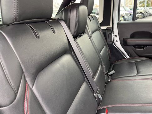 Used 2022 Jeep Wrangler Unlimited Rubicon w/ Cold Weather Group image 44