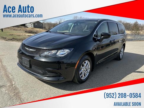 Used 2022 Chrysler Voyager LX image 1