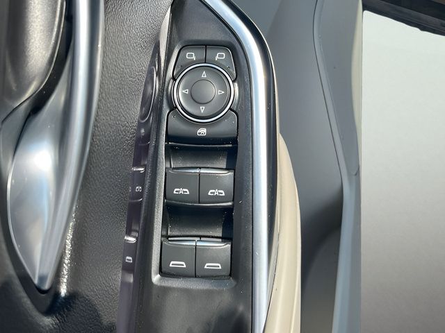 Used 2023 Cadillac XT4 Luxury w/ Cold Weather Package FWD image 14