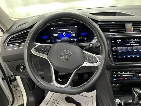 Used 2023 Volkswagen Tiguan SE AWD/4WD image 4