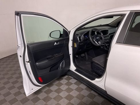 Used 2022 Kia Sportage LX w/ LX AWD Value Edition Package image 18