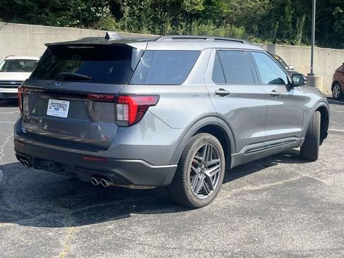 Used 2025 Ford Explorer ST AWD/4WD image 3