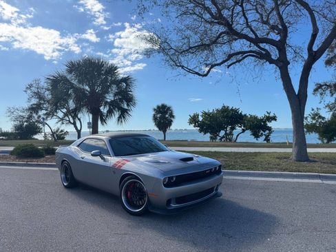 Used 2015 Dodge Challenger SRT Hellcat image 4
