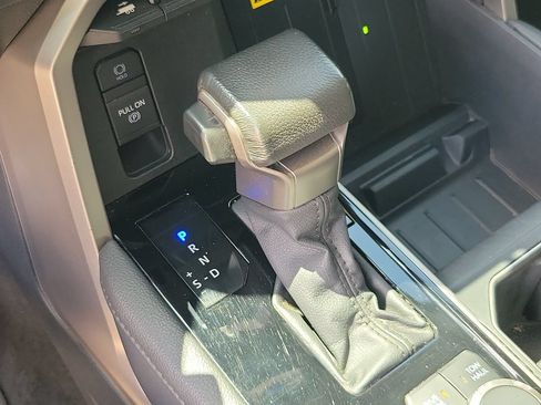 Used 2024 Toyota Tundra Limited AWD/4WD image 27
